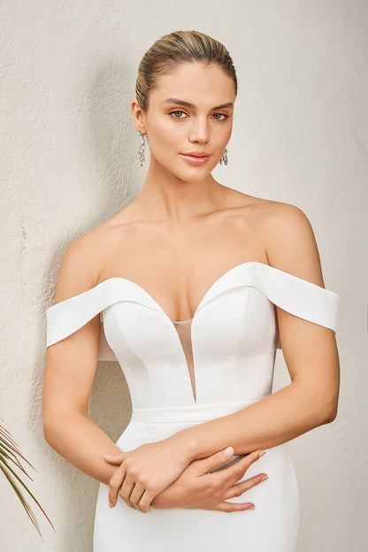 One shoulder slim suspender mermaid wedding dress with waist cinching and floor skirt with small pearl stickers