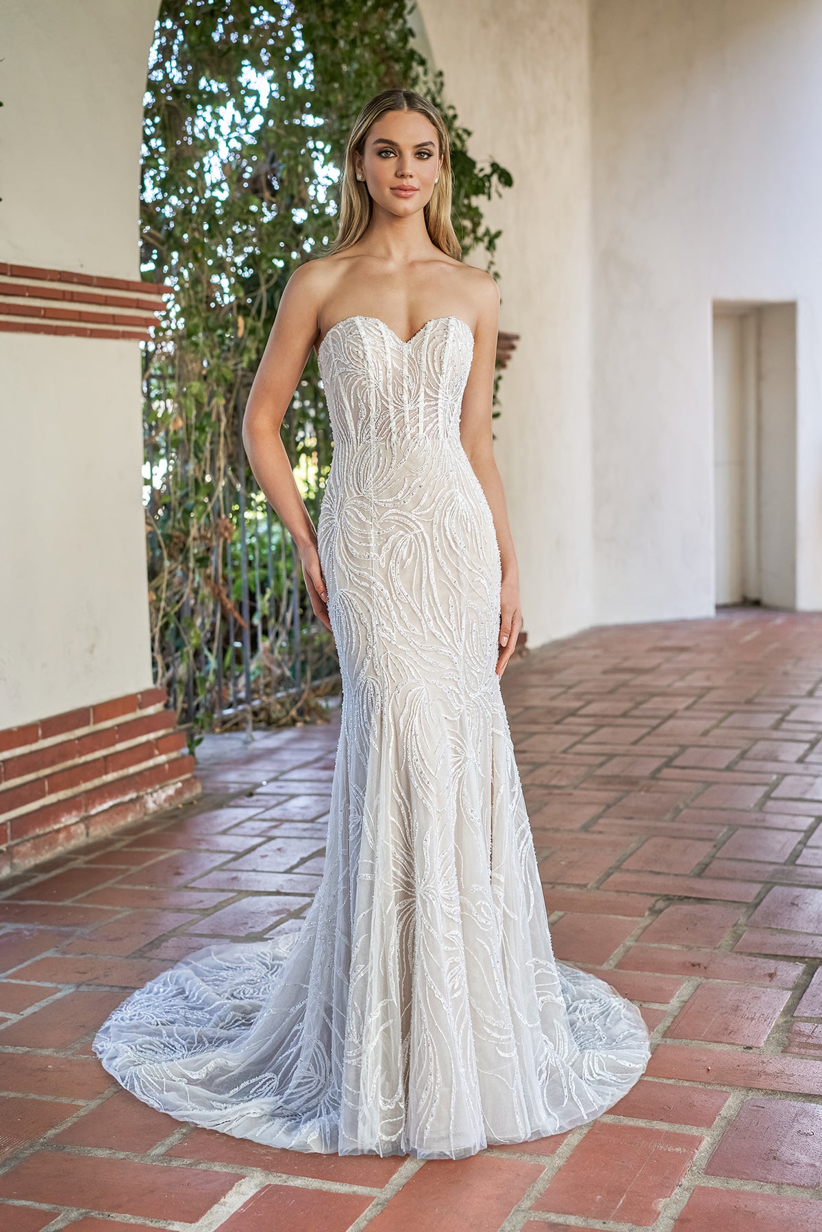 Sleeveless strapless tight corset mermaid and floor length skirt