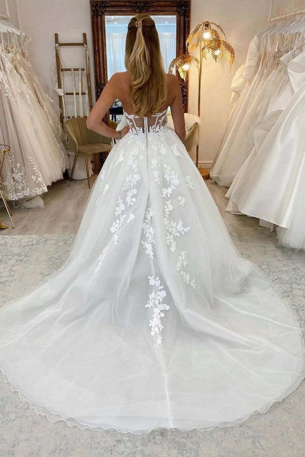 Beautiful A Line Sweetheart White Tulle Long Wedding Dress with Appliques