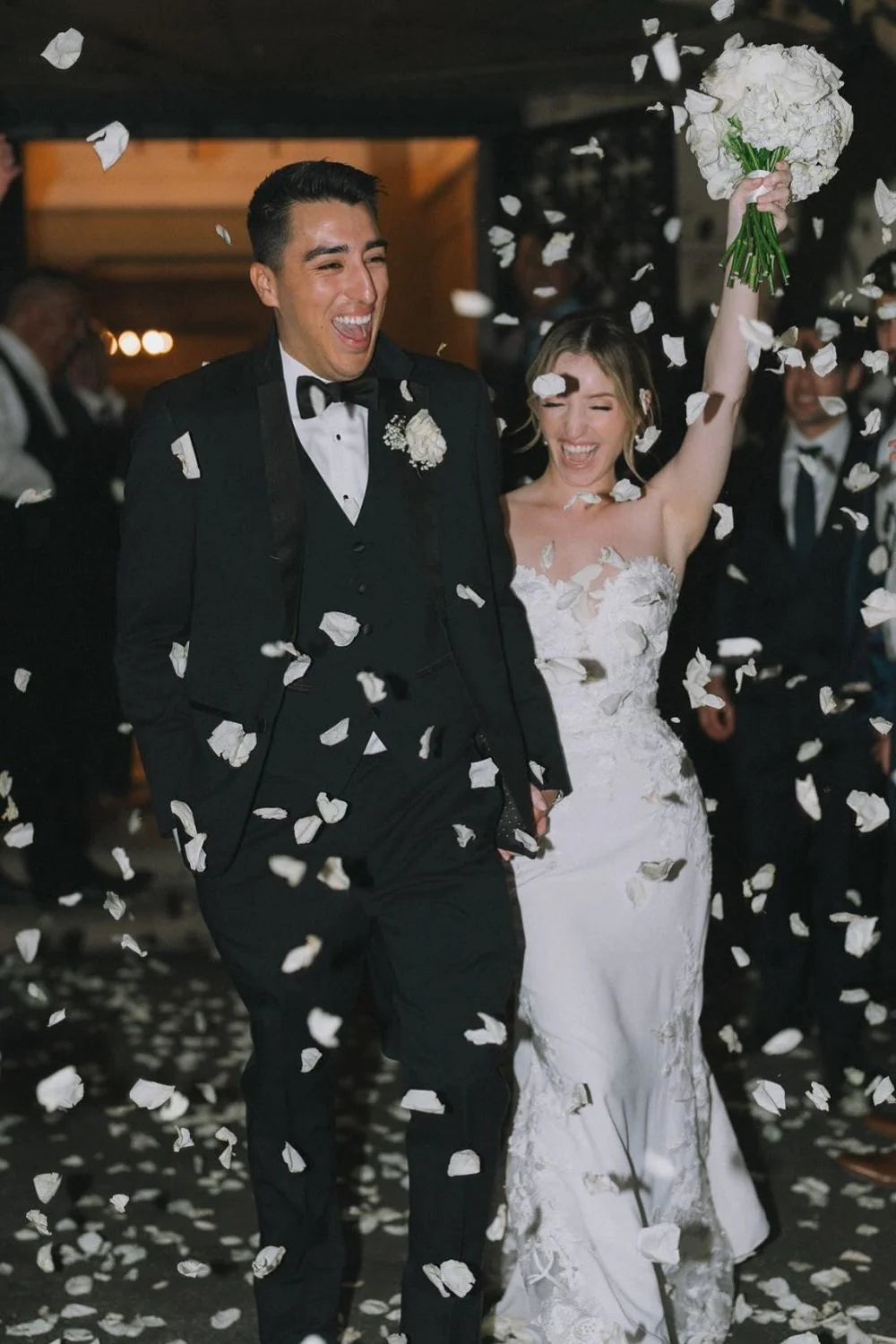 Elegant Mermaid Sweetheart White Wedding Dress with Appliques