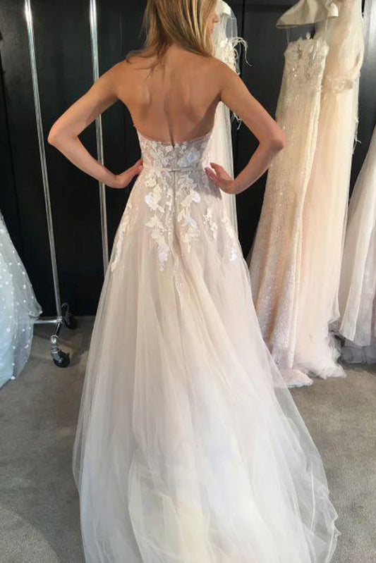 White A-line sweetheart sleeveless applique wedding dress