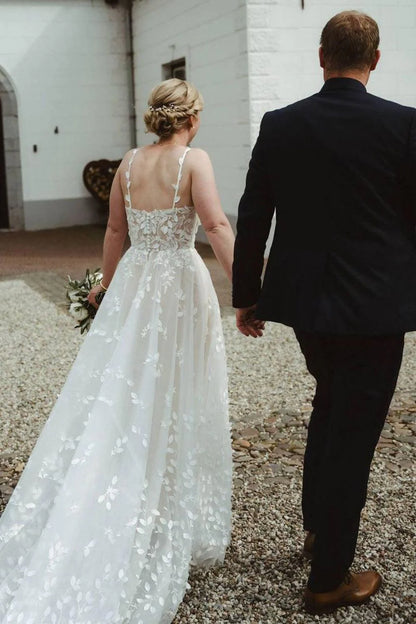 Beautiful A Line Spaghetti Straps White Tulle Wedding Dress with Appliques