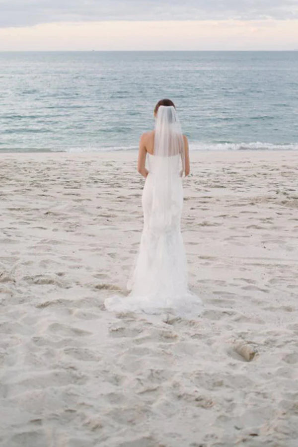 Sleeveless strapless mermaid lace wedding dress