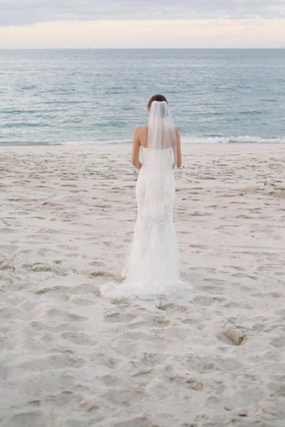 Sleeveless strapless mermaid lace wedding dress