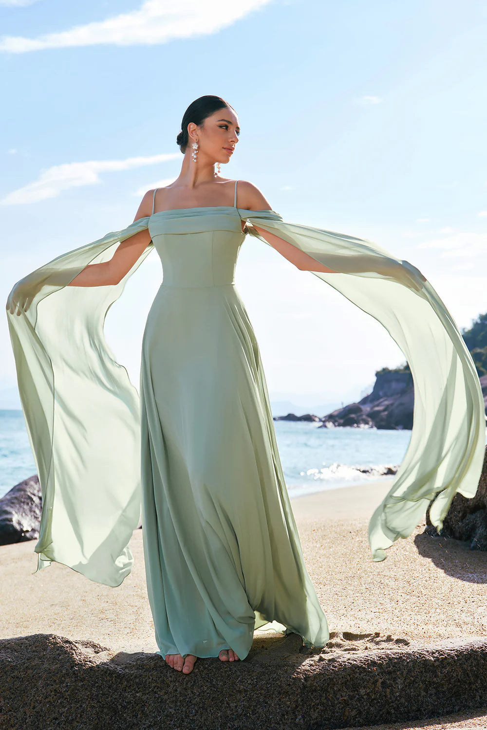 Light Green Fitted Cold Shoulder Chiffon Bridesmaid Dress with Detachable Sleeves
