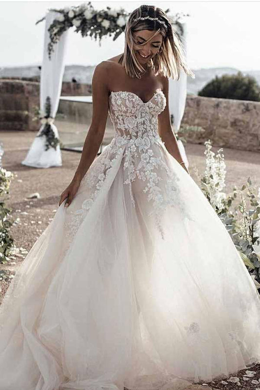 Romantic Sweetheart Strapless Lace Stickers A-line Wedding Dress