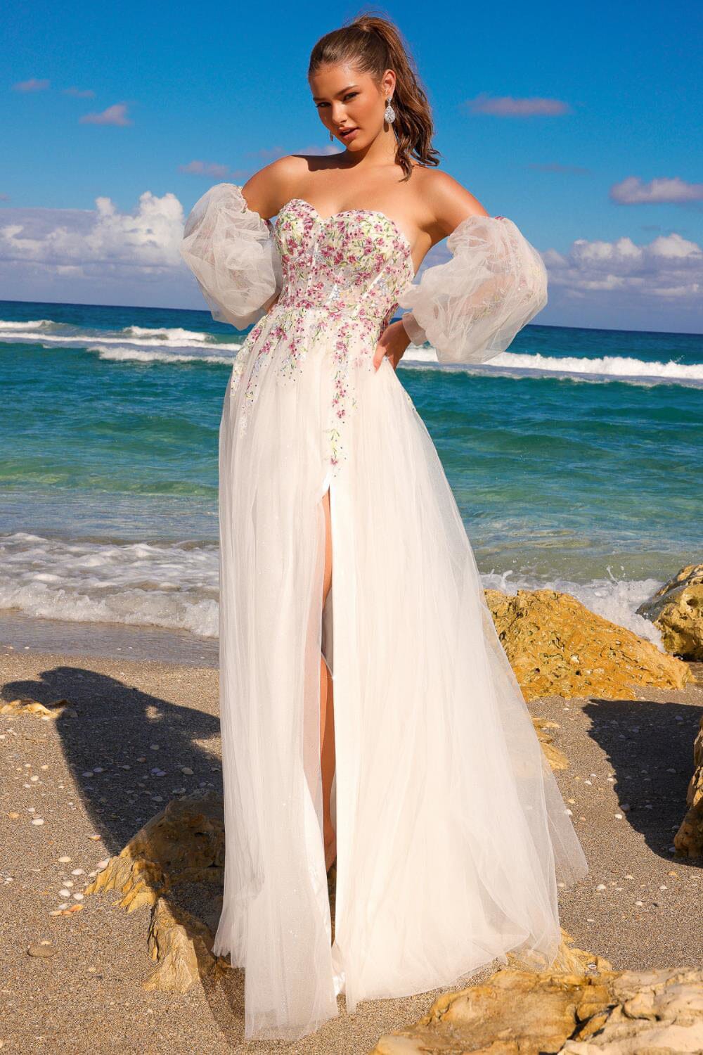 A-line sleeveless dress with bubble sleeves and detachable lace decals