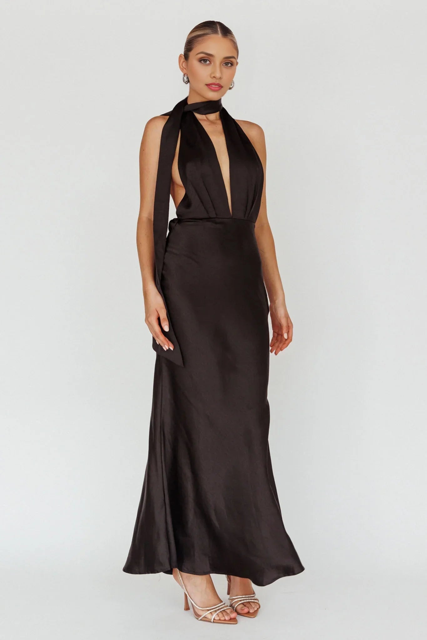 Absolutely stunning deep V-neck backless low back strap with adjustable side zipper bridesmaid dress