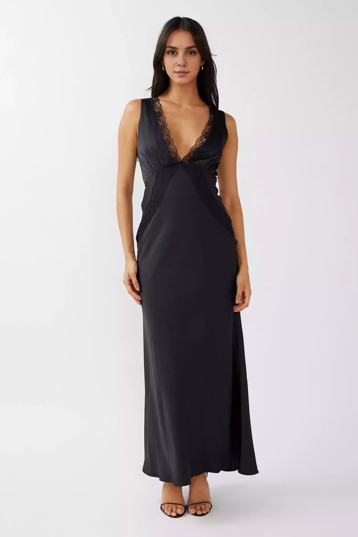 Beautiful satin with extra long side zipper and lace edge, leaving you in awe of Bridesmaid Dresses