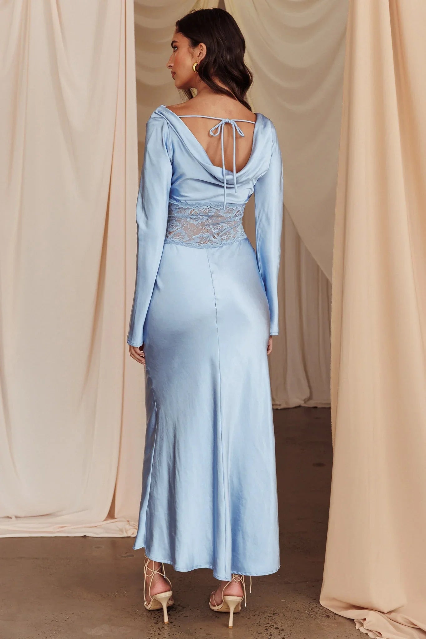 Beautiful unlined lace waist with zipper bridesmaid dress on the side
