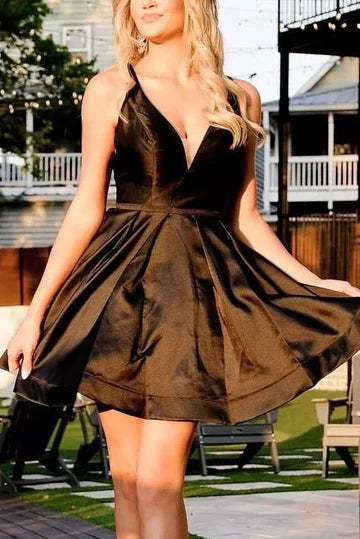 Black Spaghetti Straps V-Neck Empire-Waist Short Homecoming Dress with Bow