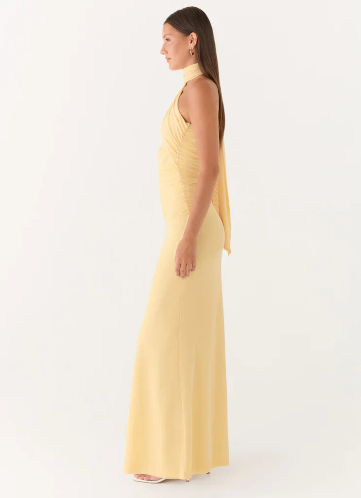 Butter Yellow Halter Neck Ruched Backless Maxi Prom Dress For Elegant Formal Evening Events