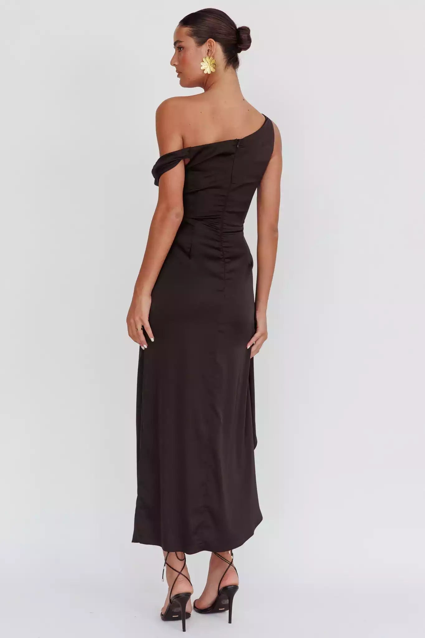 Charm and exquisite satin, ultra long shoulder exposed front leg slit, invisible back zipper Prom Dresses
