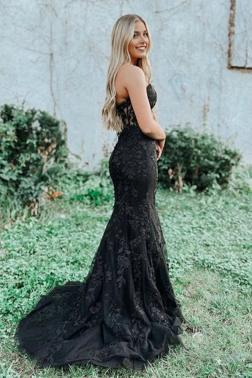 Charming Mermaid Sweetheart Neck Sleeveless Lace Up Lace Appliques 3D-Floral Floor-Length Prom Dresses