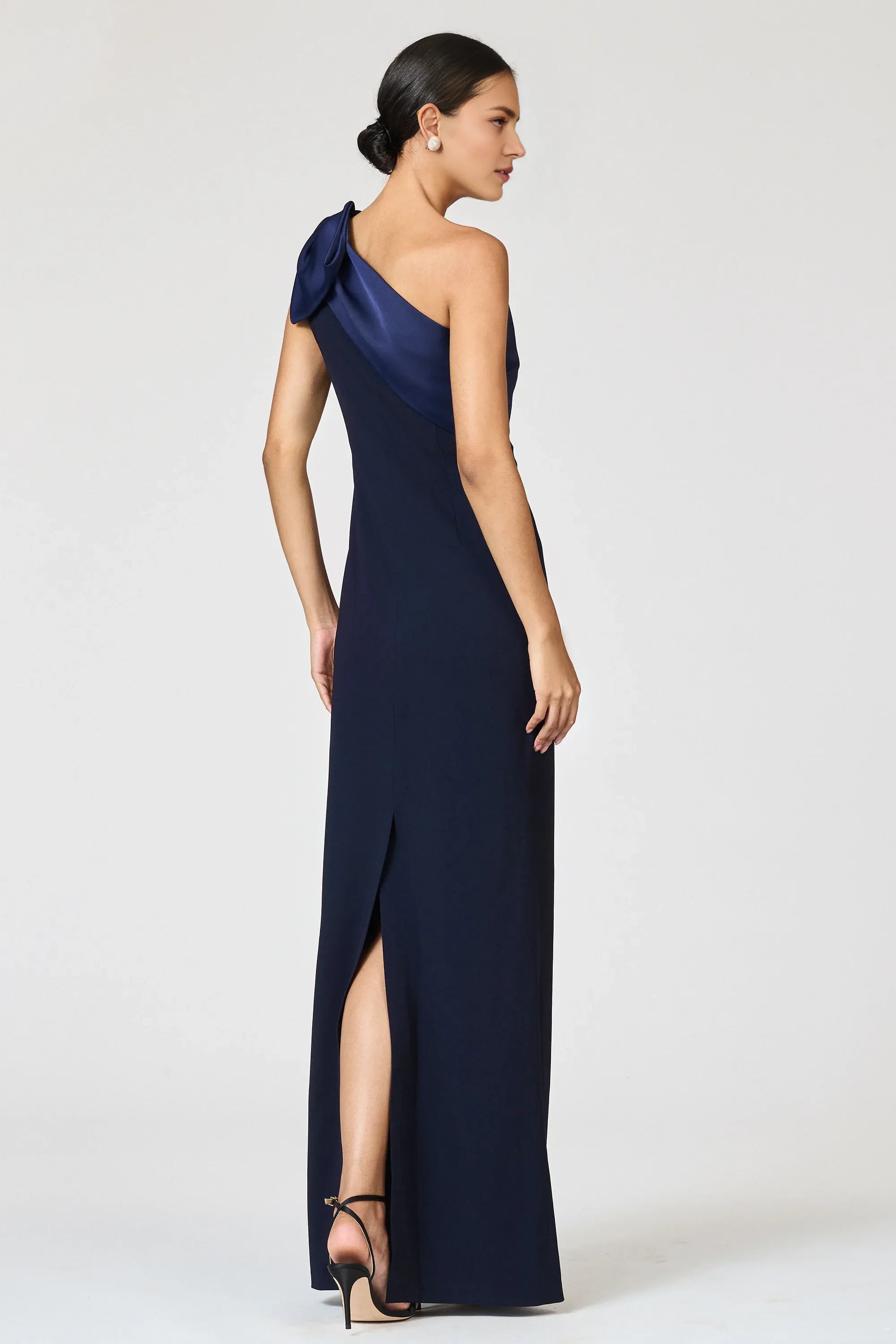 Chic Sheath One-Shoulder Sleeveless Bow-Back Floor-Length Mother of the Bride Dresses