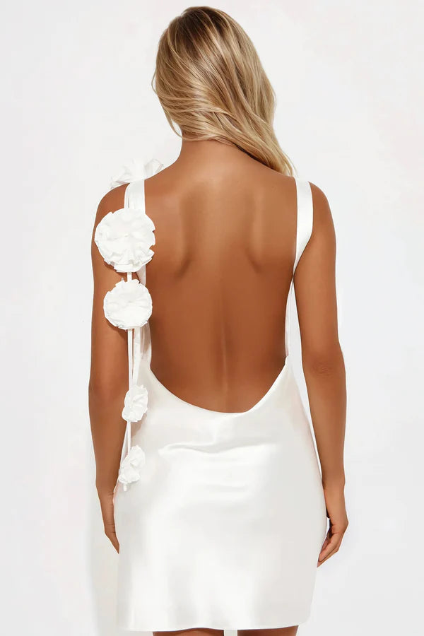 Chic Fitted Scoop Neck Sleeveless Floral Applique Ivory Mini Homecoming Dress