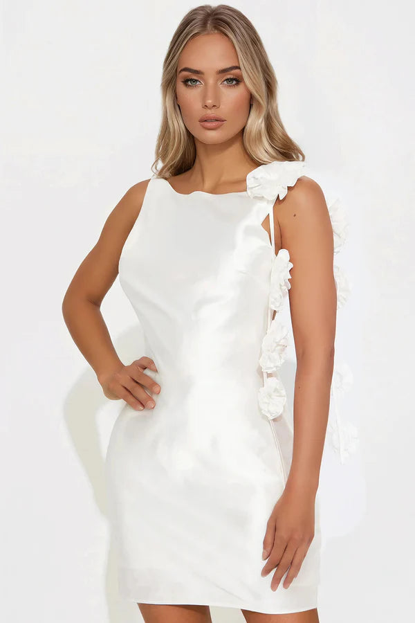 Chic Fitted Scoop Neck Sleeveless Floral Applique Ivory Mini Homecoming Dress