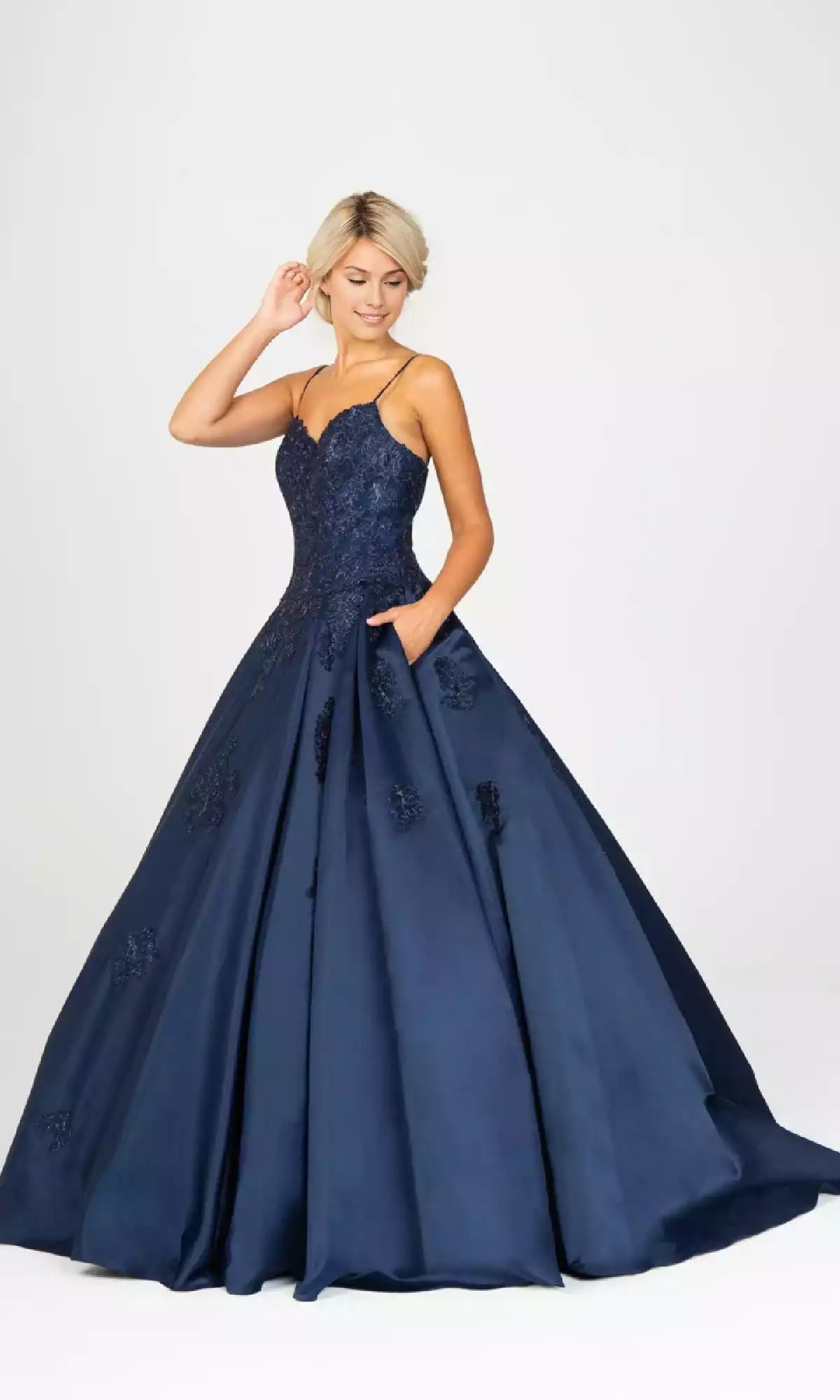 Classic and elegant lace up long satin heart-shaped neckline tight corset embroidered lace fluffy and flowing A-line luxury choice Prom Dresses