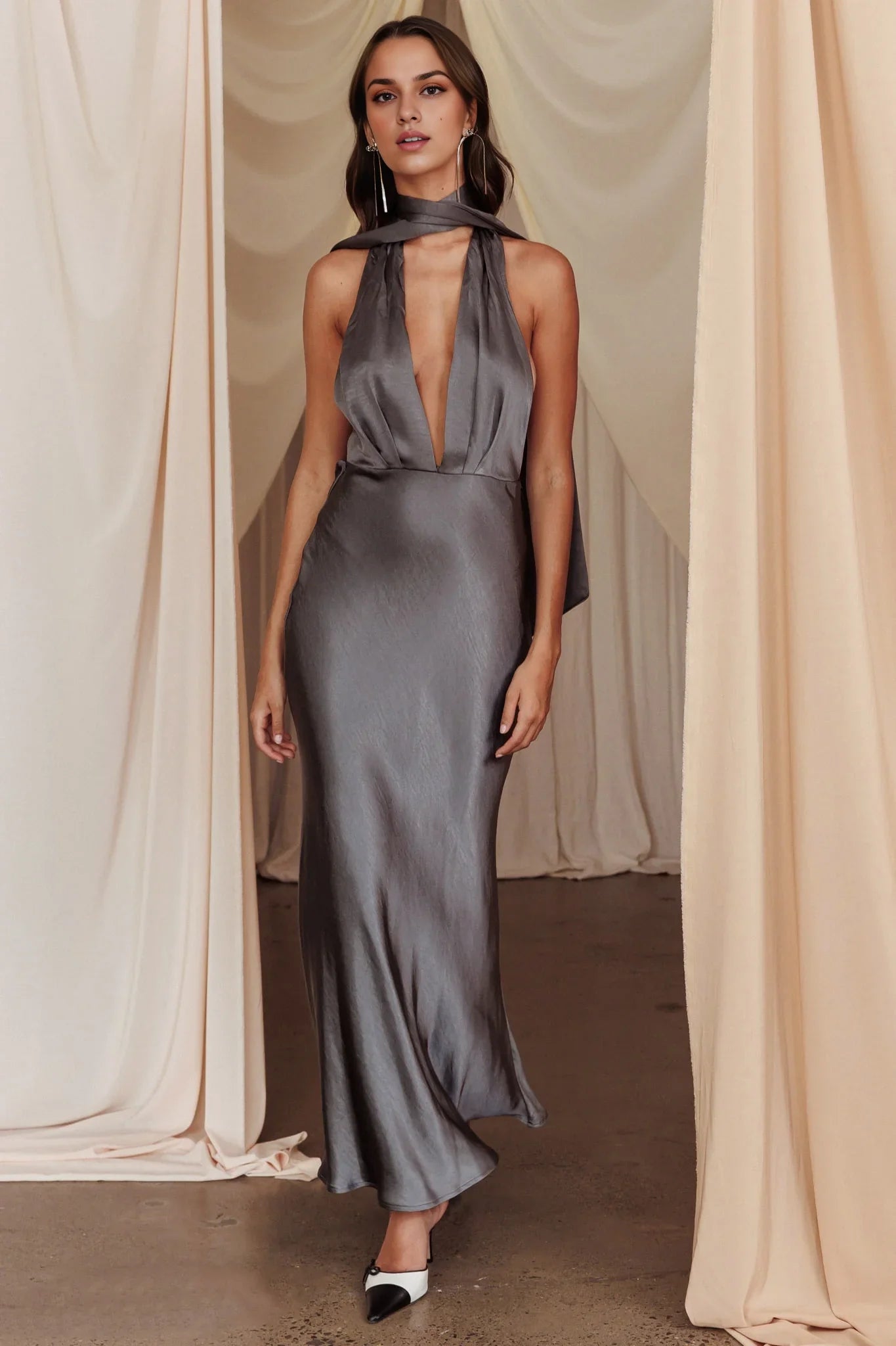 Classic deep V-neck backless low back strap with adjustable side zipper bridesmaid dress