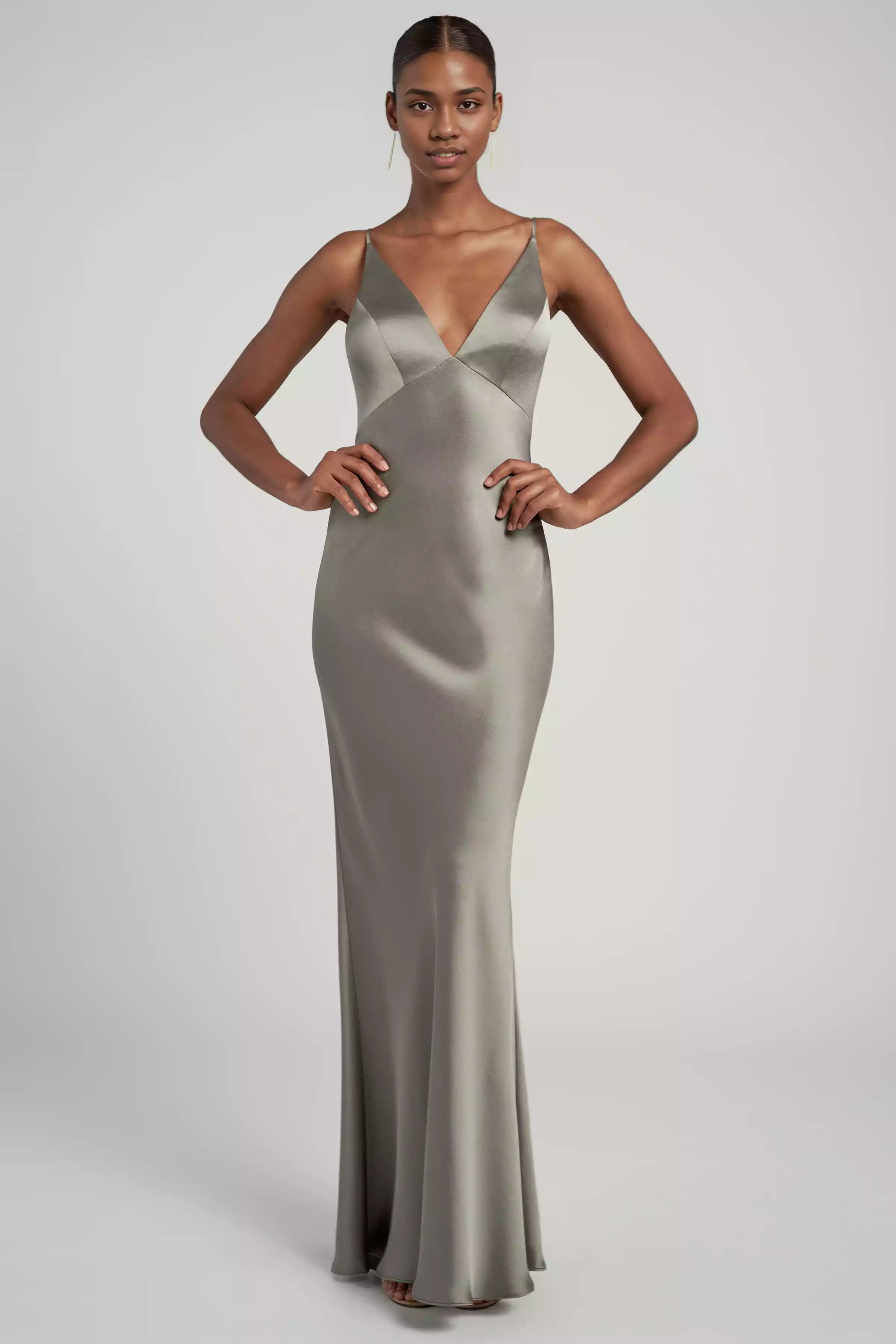 Classic suspender satin V-neck slim shoulder strap, low round neck, diagonal cut skirt, back middle zipper Bridesmaid Dresses