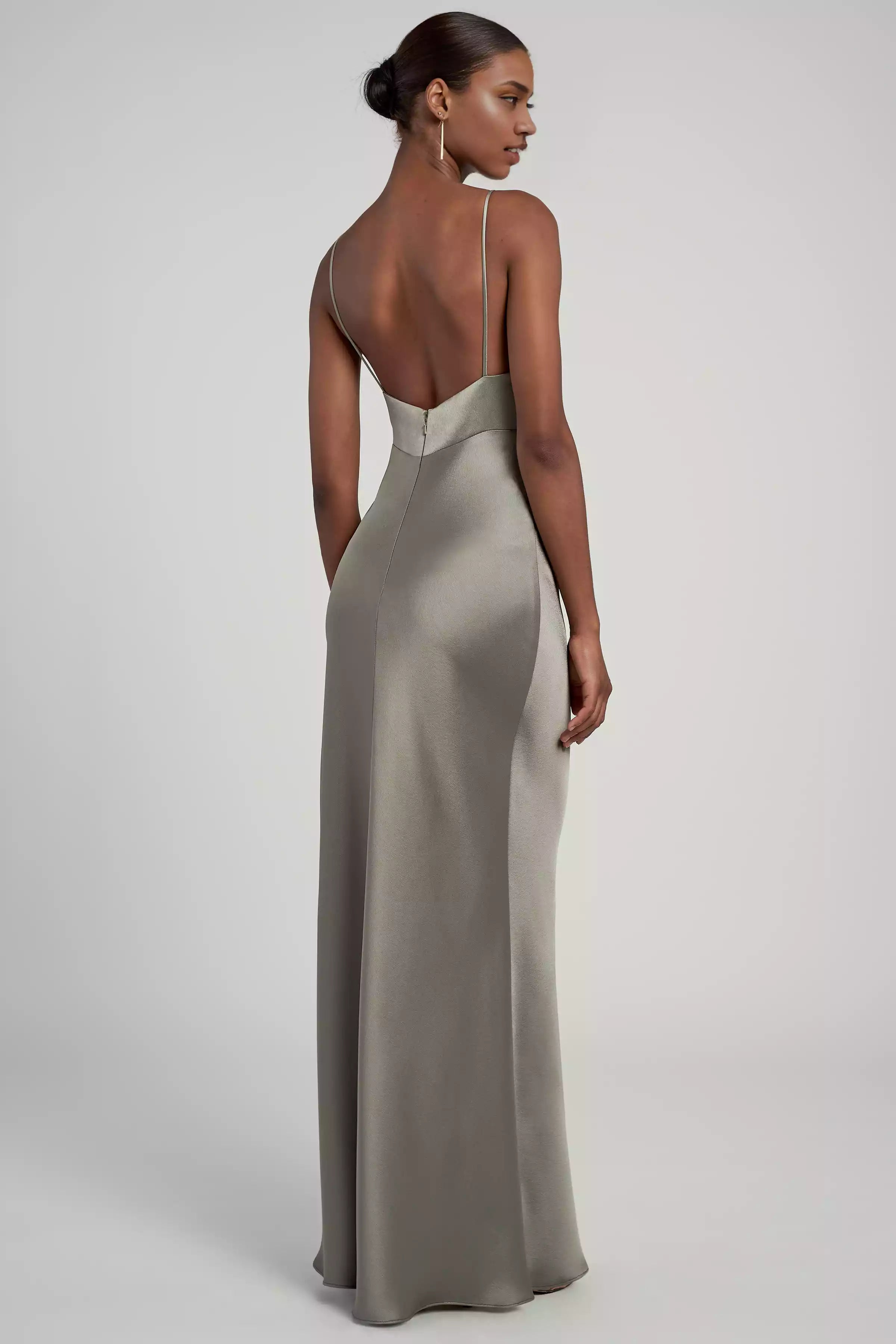 Classic suspender satin V-neck slim shoulder strap, low round neck, diagonal cut skirt, back middle zipper Bridesmaid Dresses