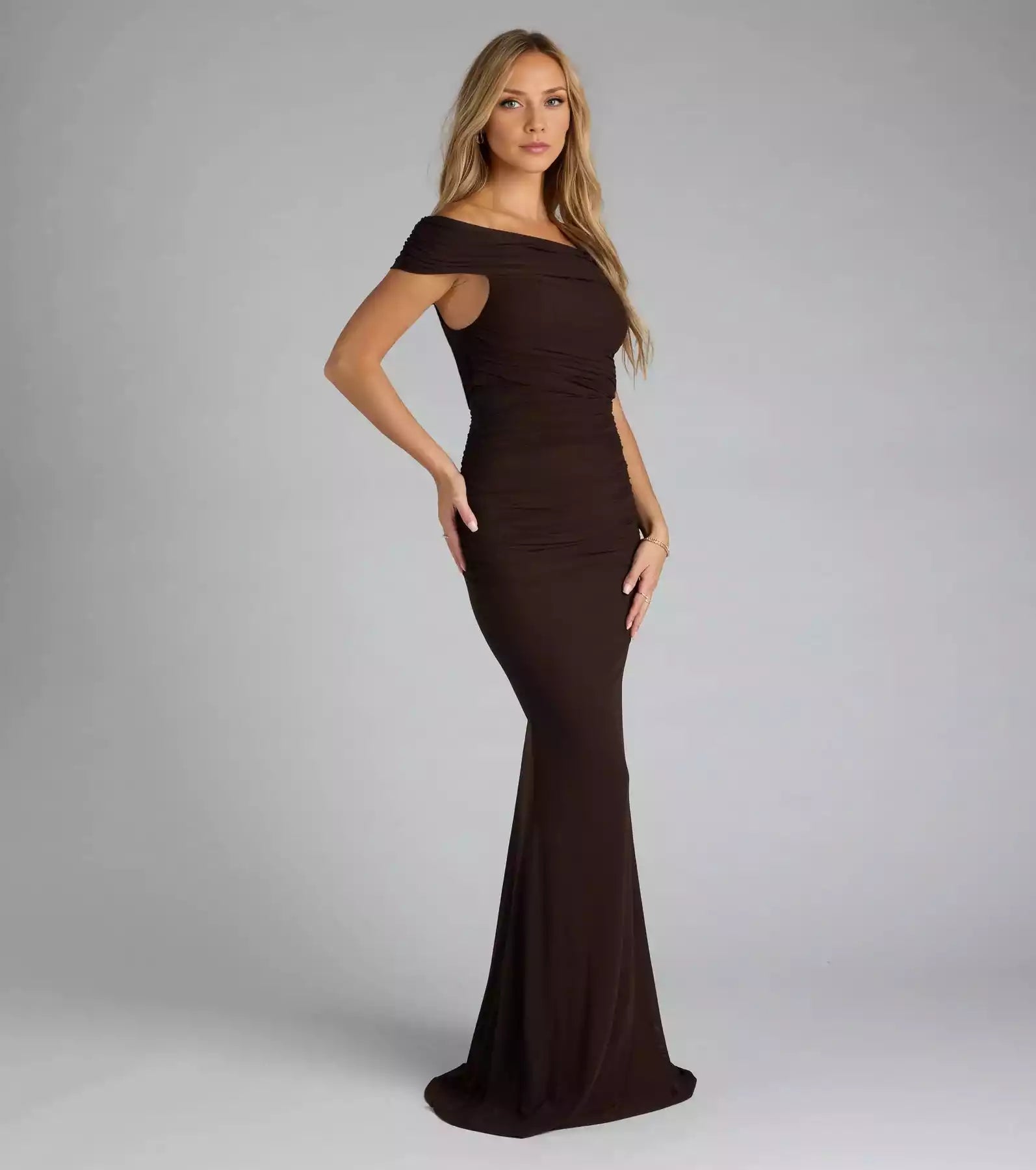 Confident and elegant off shoulder neckline with side stitching, pleated mermaid silhouette, and floor skirt Prom Dresses