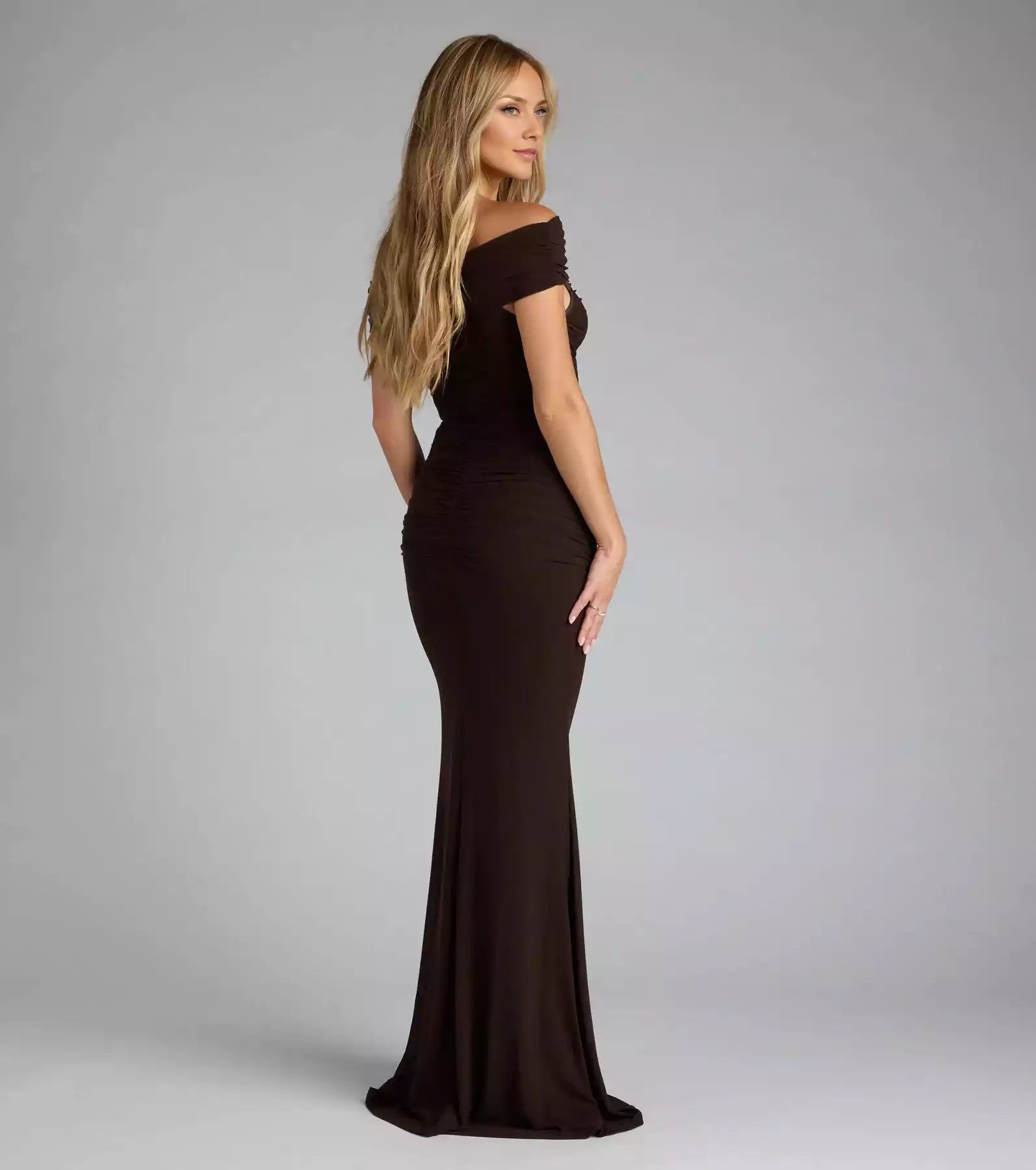 Confident and elegant off shoulder neckline with side stitching, pleated mermaid silhouette, and floor skirt Prom Dresses