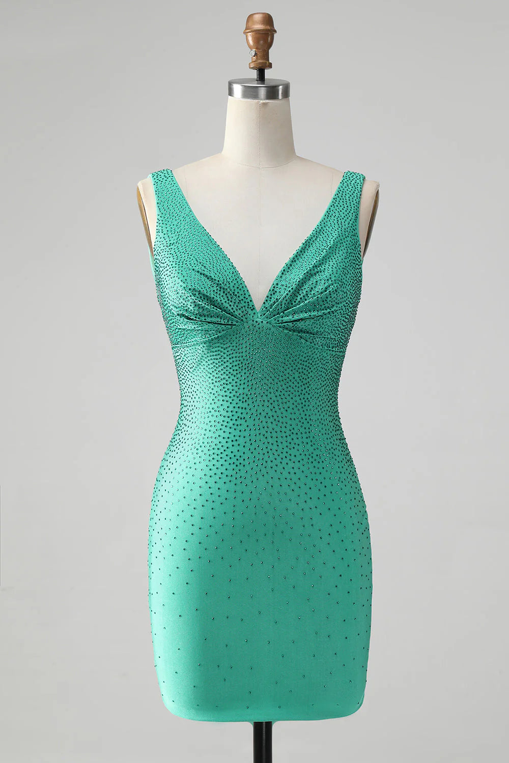 Elegant green bodycon V-neck backless short homecoming dress with intricate beading.