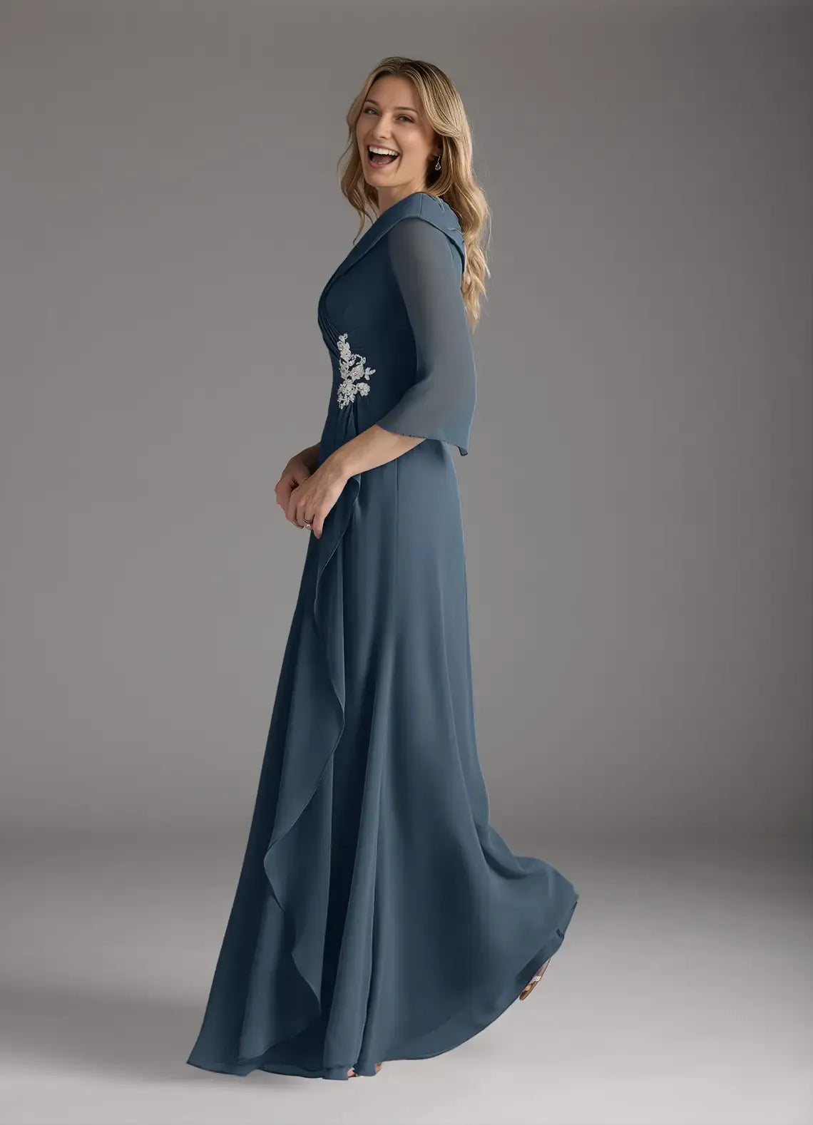 Elegant A-Line Chiffon V-Neck Appliques Three-Quarter Sleeve Back Zip Floor-Length Mother of the Bride Dress for female guests