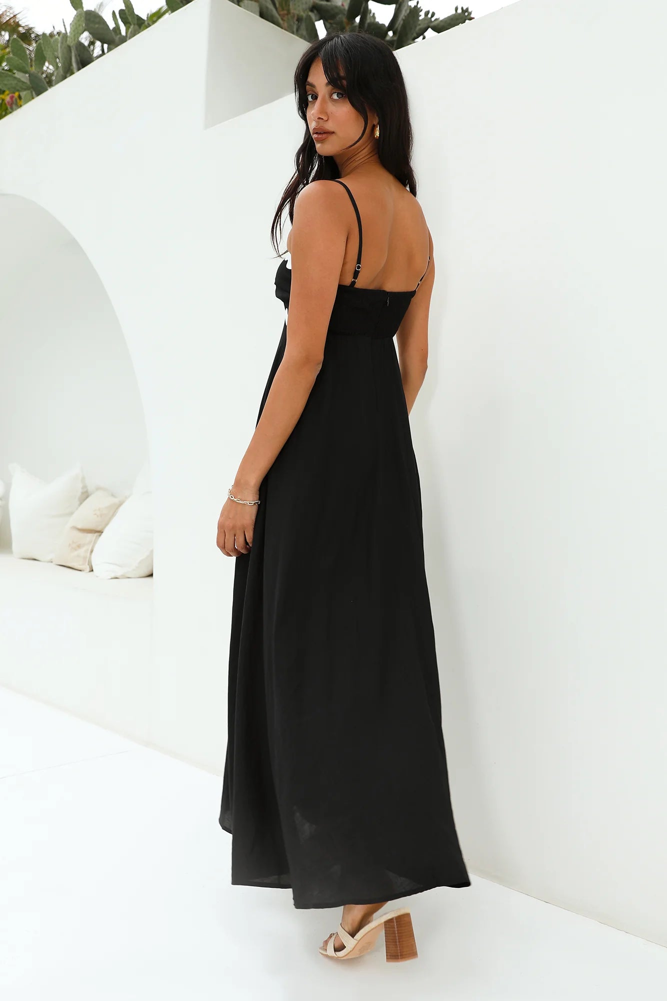 Elegant Black Scallop Trim Spaghetti Strap Flowy Maxi Evening Dress for Summer Formal Events