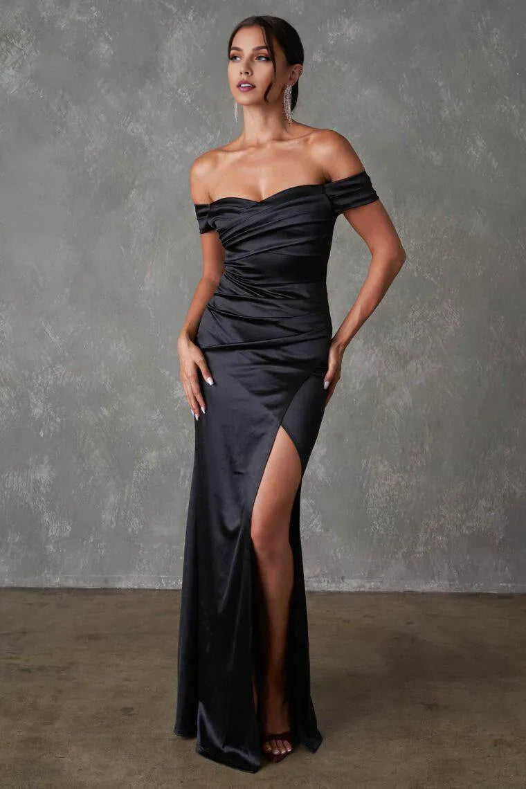 Elegant Black Sheath/Column Off-the-Shoulder Sleeveless Back Zip Floor-Length Ruched Satin High Slit Prom Dress ﻿
