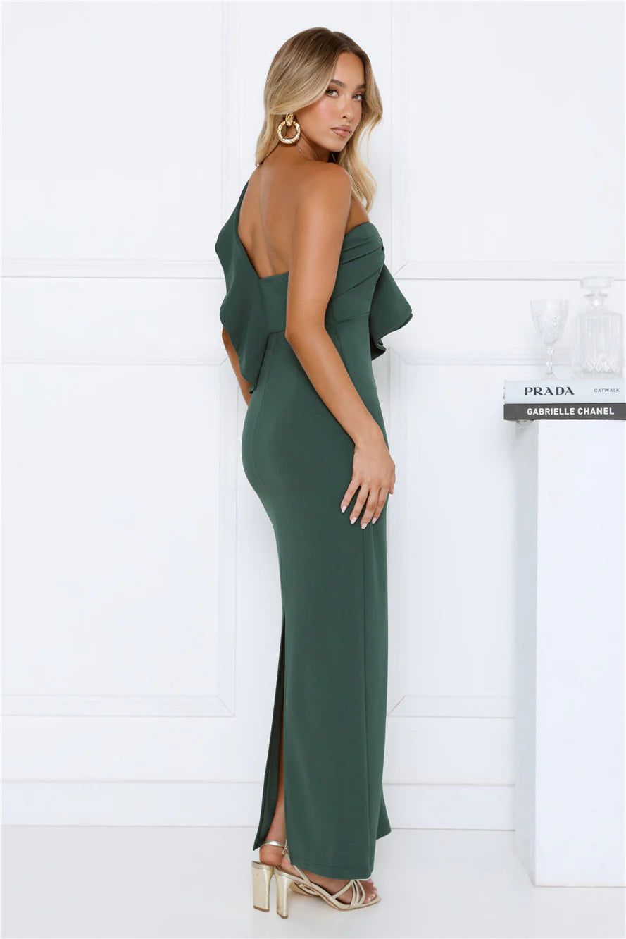 Elegant Emerald Green One-Shoulder Maxi Dress with Cascading Ruffle Detail, Form-Fitting Silhouette, Open Back Design and Back Slit