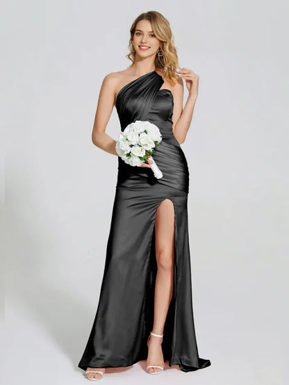 Elegant Emerald Green Satin One - Shoulder Trumpet  Prom Dress with High Slit and Ruched Detail