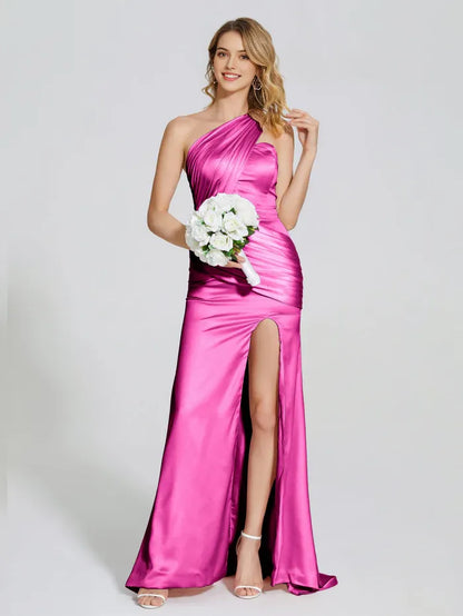 Elegant Emerald Green Satin One - Shoulder Trumpet  Prom Dress with High Slit and Ruched Detail