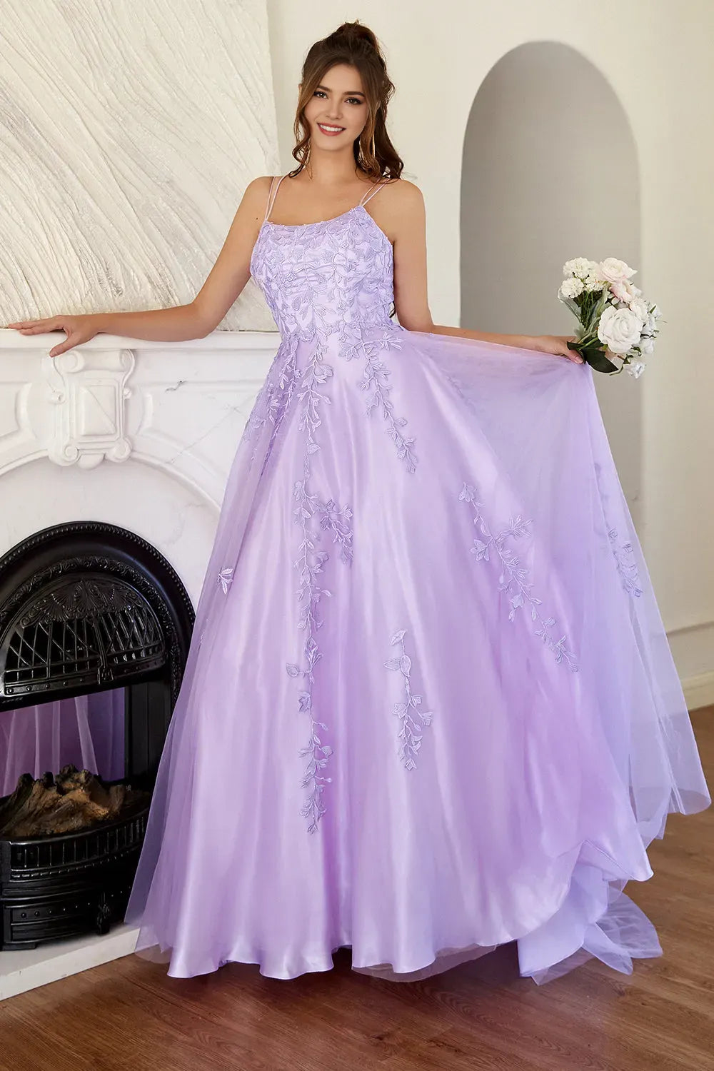 Elegant Purple A-line Spaghetti Straps Sleeveless Lace Tulle Appliques Lace-Up Back Floor-Length Prom Dress