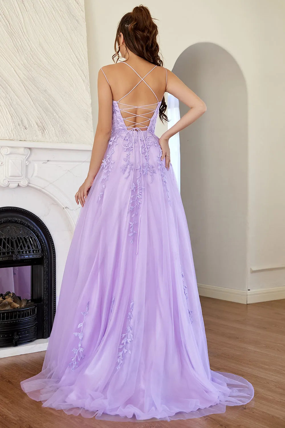 Elegant Purple A-line Spaghetti Straps Sleeveless Lace Tulle Appliques Lace-Up Back Floor-Length Prom Dress