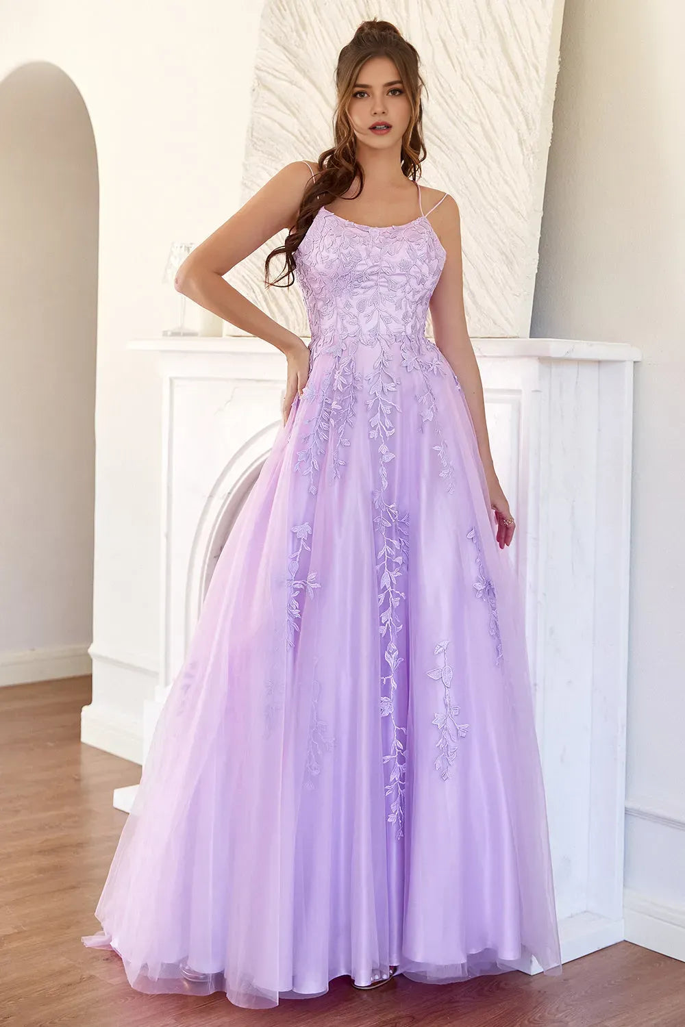 Elegant Purple A-line Spaghetti Straps Sleeveless Lace Tulle Appliques Lace-Up Back Floor-Length Prom Dress