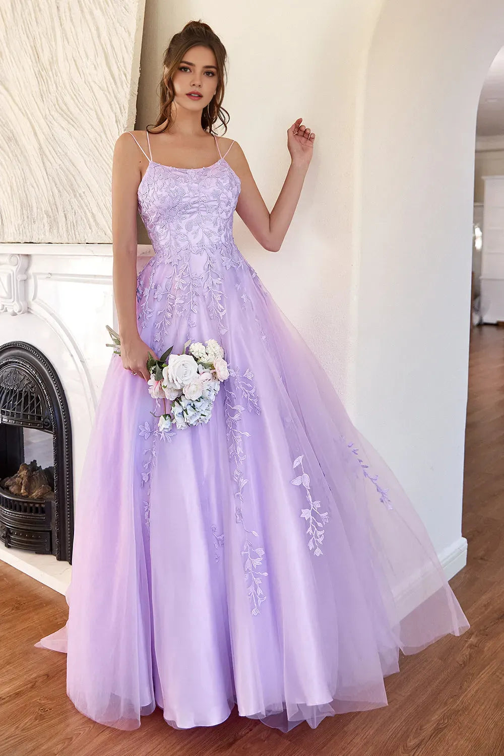 Elegant Purple A-line Spaghetti Straps Sleeveless Lace Tulle Appliques Lace-Up Back Floor-Length Prom Dress