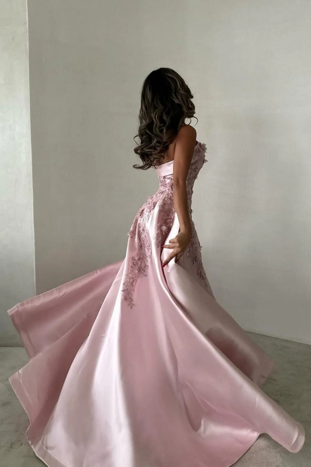 Elegant Pink A-Line Strapless Satin Party Dress with Appliques and Court Train
