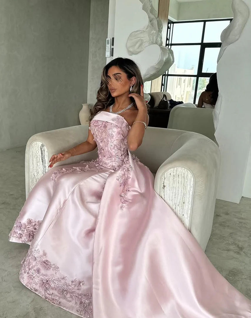 Elegant Pink A-Line Strapless Satin Party Dress with Appliques and Court Train