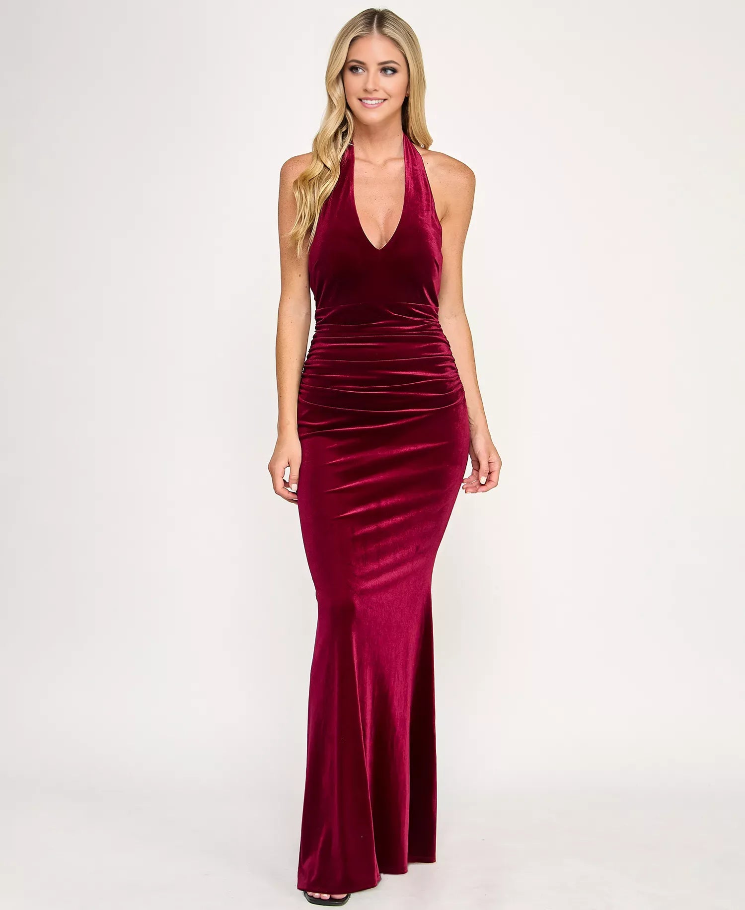 Elegant Burgundy Sheath Halter Neck Sleeveless Backless Ruched Velvet Floor-Length Prom Dresses for women