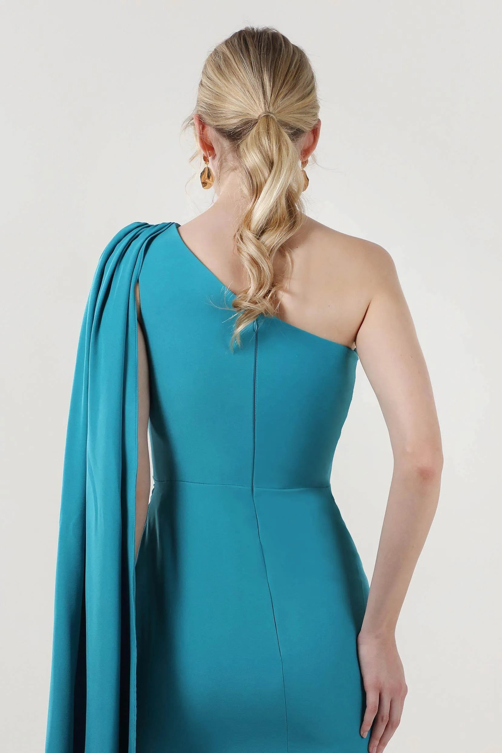 Elegant Teal Sheath One-Shoulder Sleeveless Back Zip Floor-Length Satin Slit Prom Dress with Draped Cape