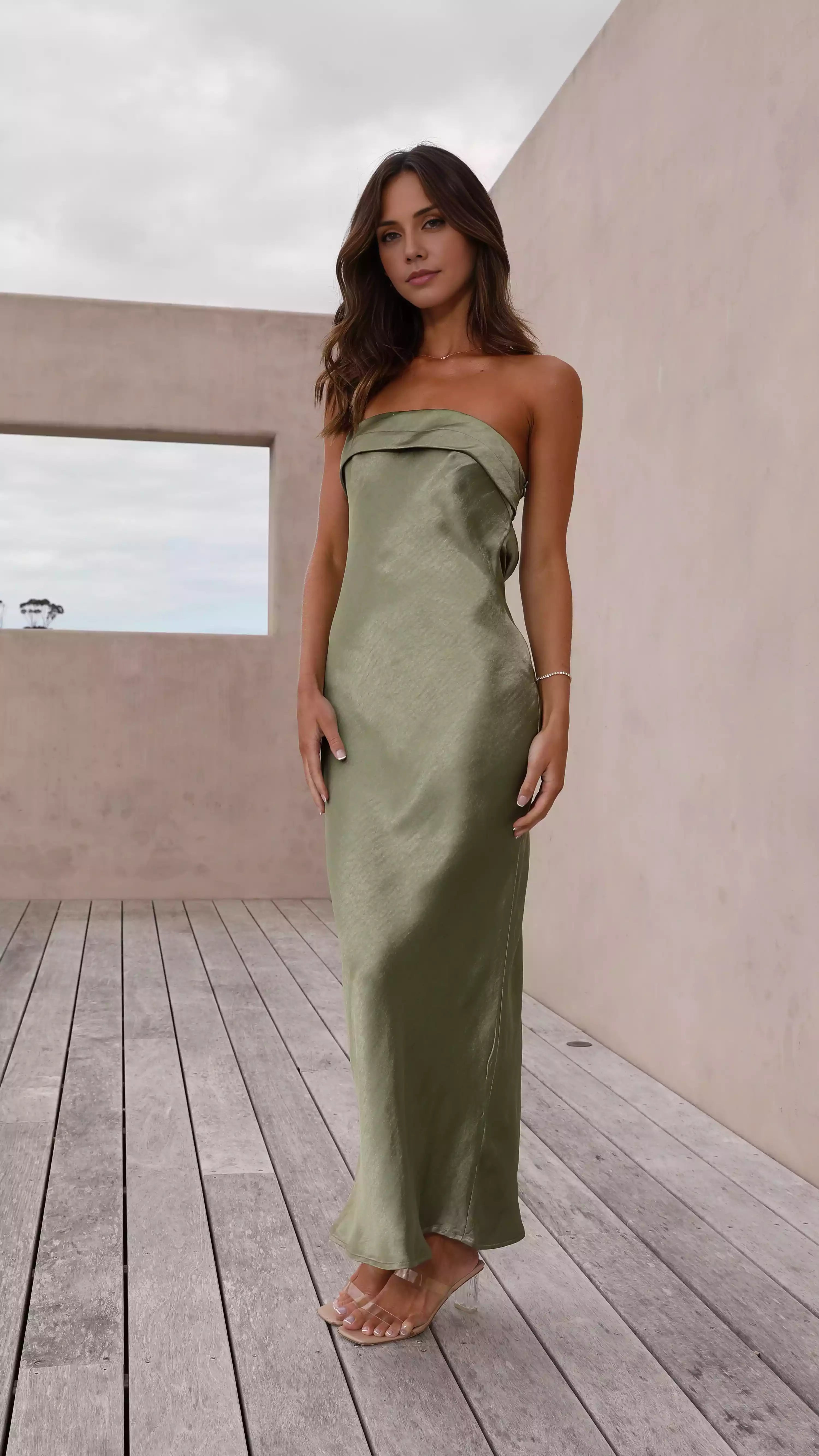 Elegant strapless neckline with elastic cut and pleated details, hidden side zipper Prom Dresses