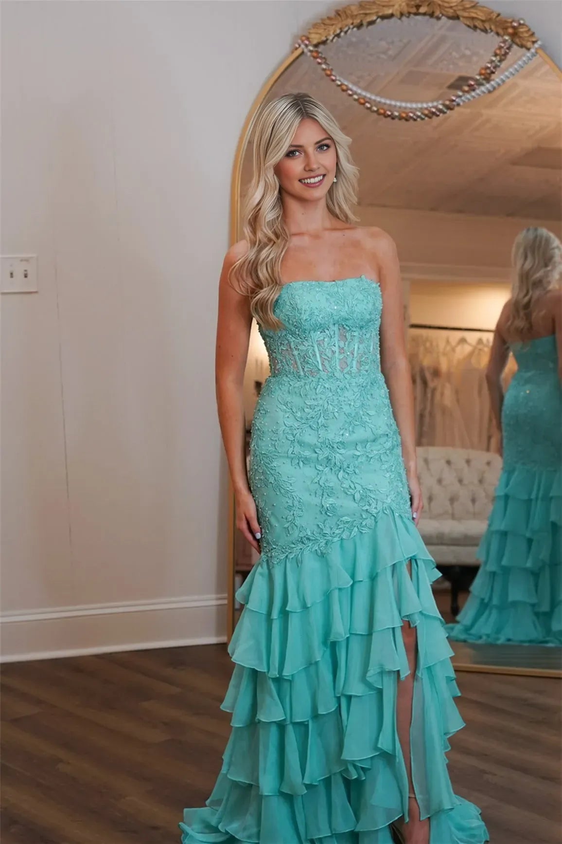 Fashionable Mermaid Strapless Neck Sleeveless Lace Tiered Ruffled Back Zip High-Slit Floor-Length Prom Dresses With Appliques  ﻿