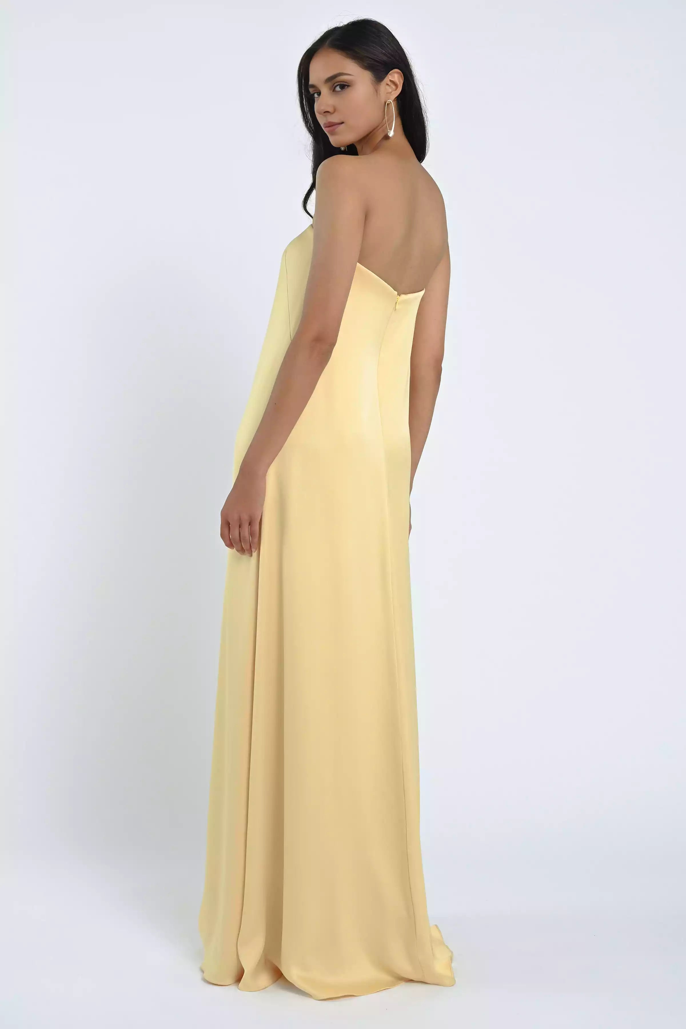 Fashionable and elegant luxurious satin straight tube off shoulder collar with tight silhouette creates a relaxed, casual, and timeless classic look. Evening Dresses