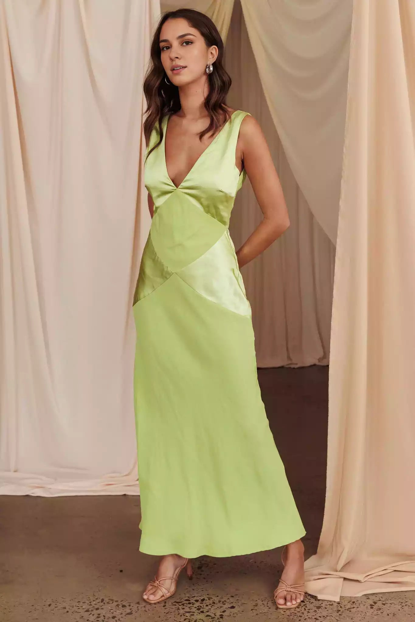Fashionable satin extra long V-neck with lining, V-shaped back and back with zipper Prom Dresses