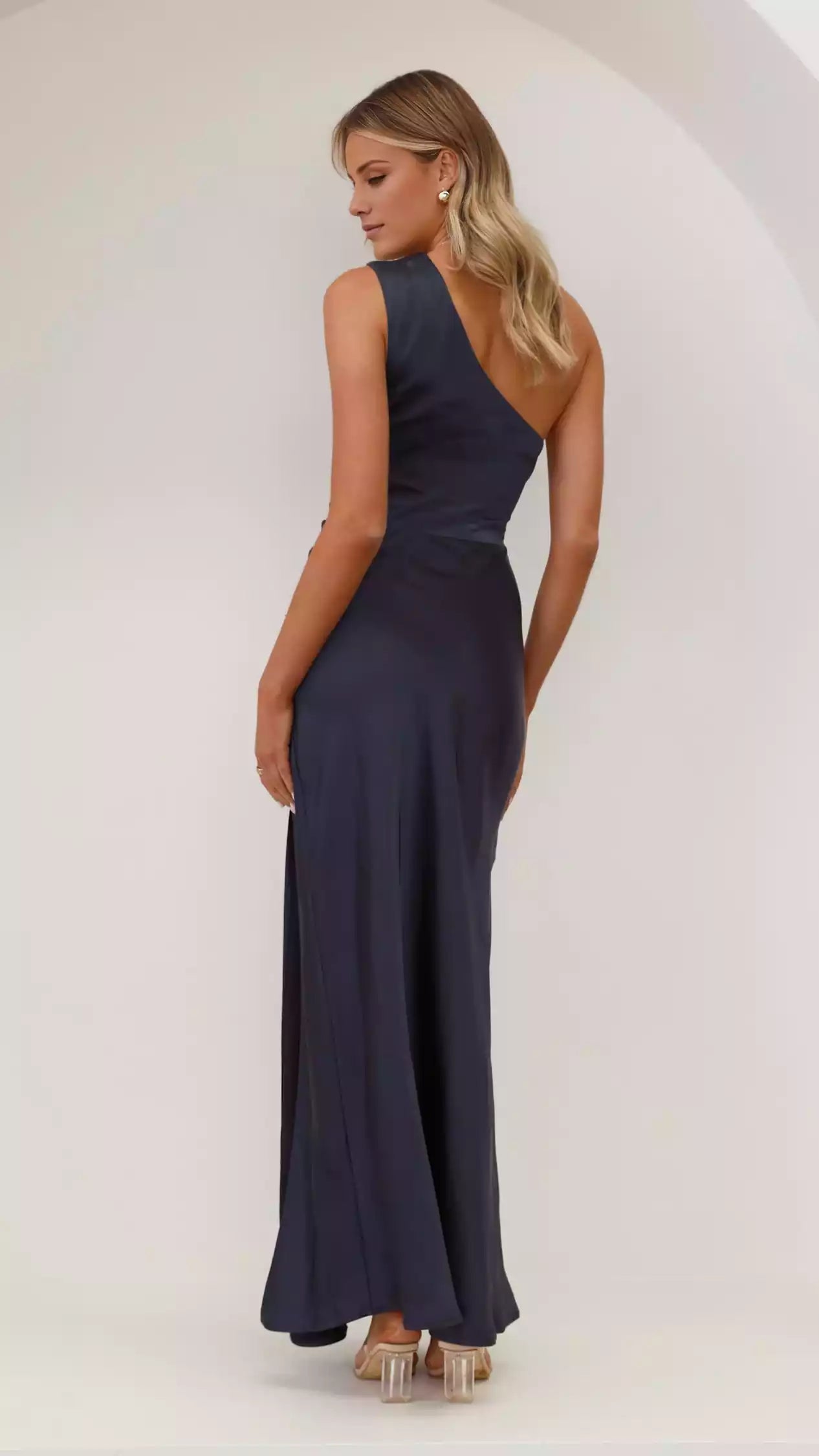 Fashionable single shoulder waist cut with high side slits and hidden side zippers, combining comfort and exquisite Prom Dresses