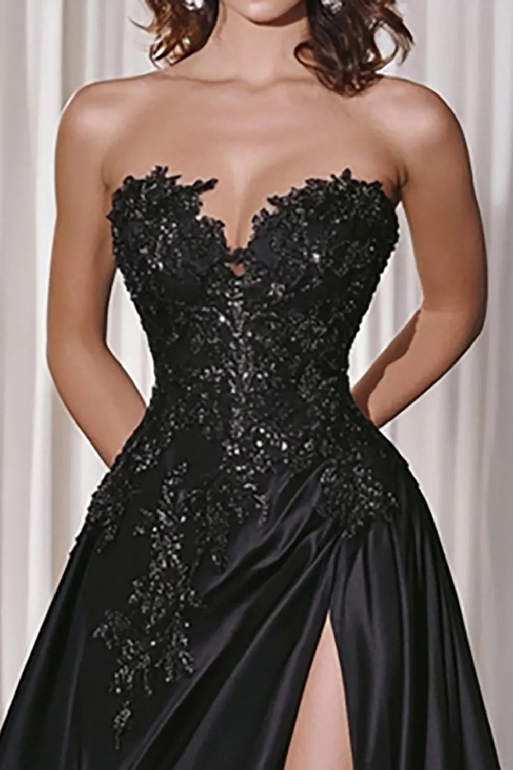 Glamorous Black A-Line Sweetheart Sleeveless Back Zip Floor-Length Prom Dress with Lace Appliques