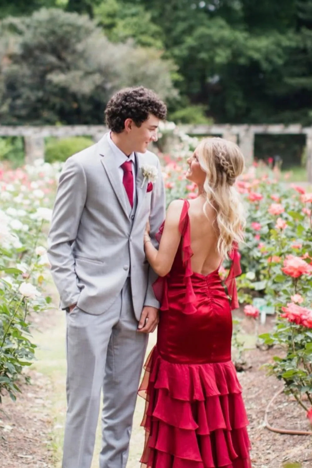 Gorgeous A-line Sweetheart Neck Sleeveless Ruffle Tiered Open-Back Back Zip Floor-Length Prom Dress with Slit