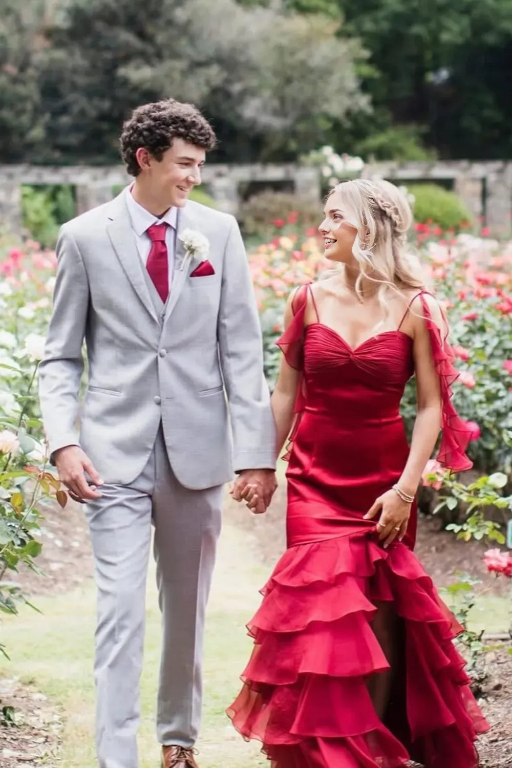 Gorgeous A-line Sweetheart Neck Sleeveless Ruffle Tiered Open-Back Back Zip Floor-Length Prom Dress with Slit
